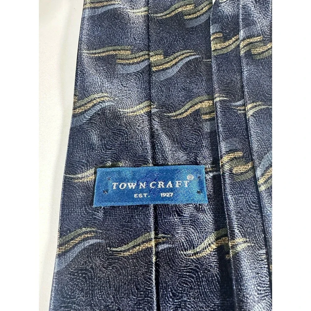 Vintage Towncraft Navy Blue Gold Wavy Pattern Tie Made in USA 100% Polyester